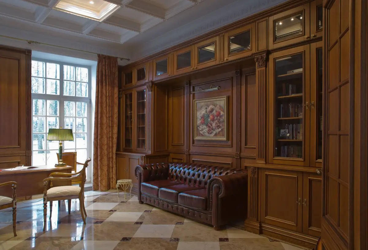 Кабинет из дерева с диваном честер