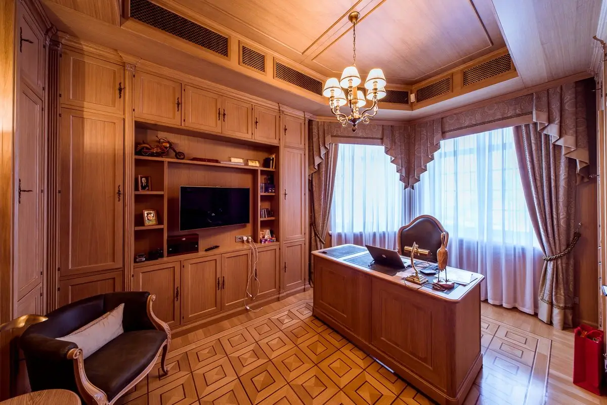 Кабинет из дерева