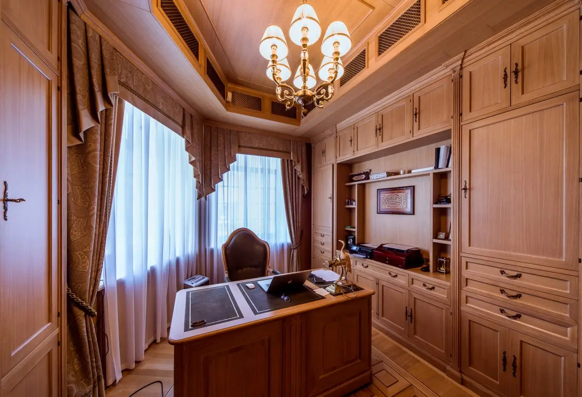 Кабинет из дерева